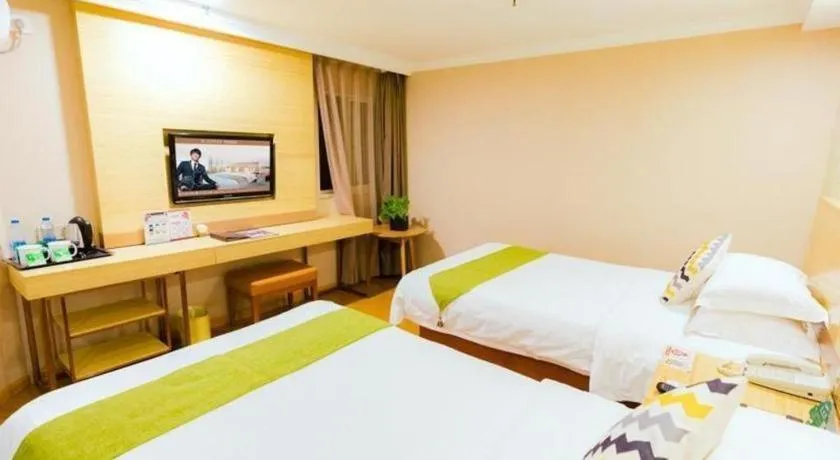 Bed in GreenTree Inn Shanghai Guangxin Road Tongji Hospital Express Hotel