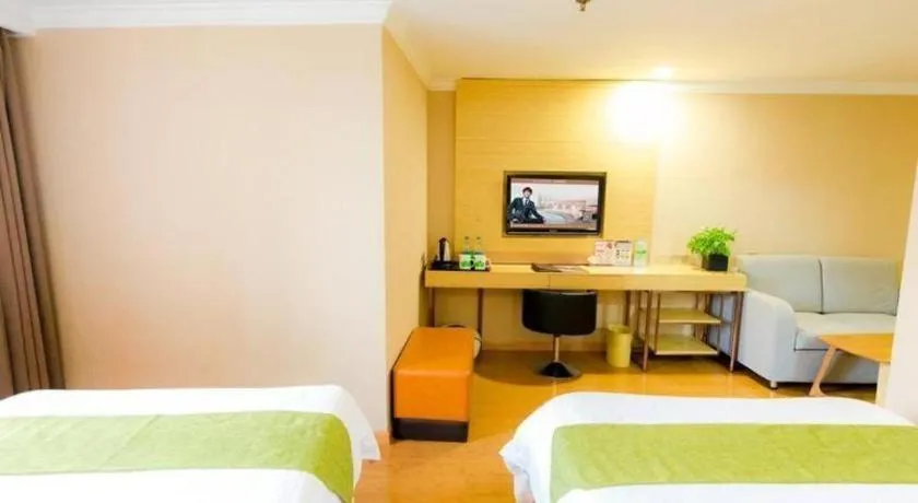 Bed in GreenTree Inn Shanghai Guangxin Road Tongji Hospital Express Hotel