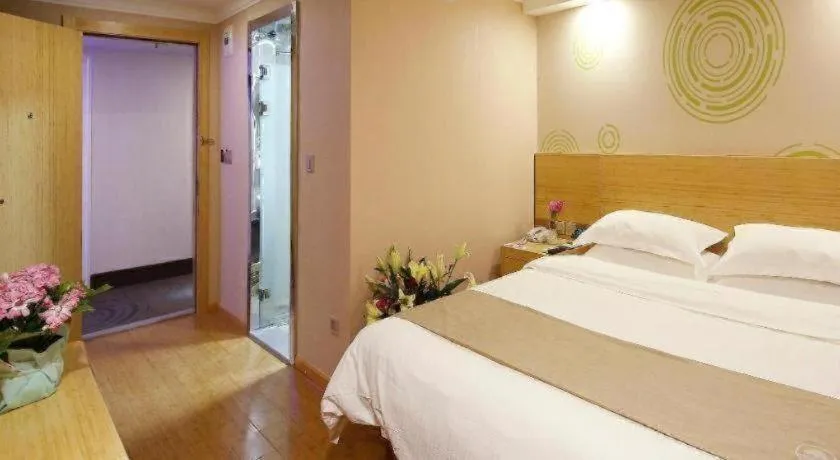 Bed in GreenTree Inn Shanghai Guangxin Road Tongji Hospital Express Hotel