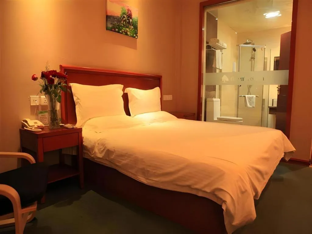 Bed in GreenTree Inn Lanzhou Yantan Road Express Hotel