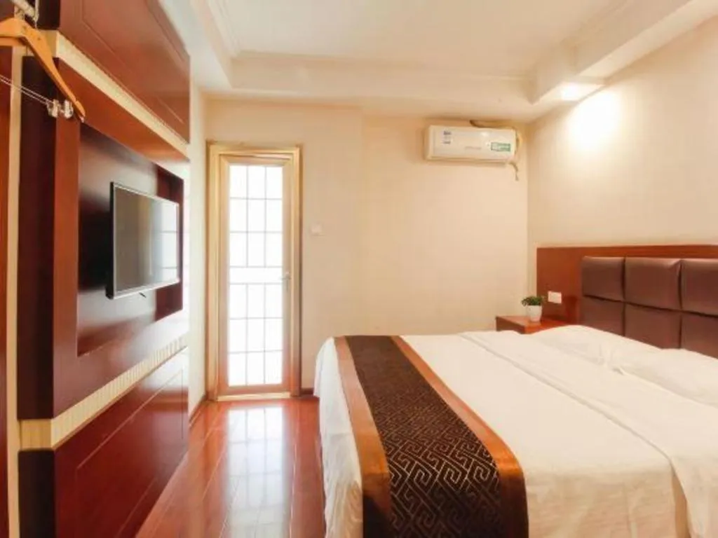 Bed in GreenTree Inn HeFei LongChuan Road South Hefei Railway Station Business Hotel