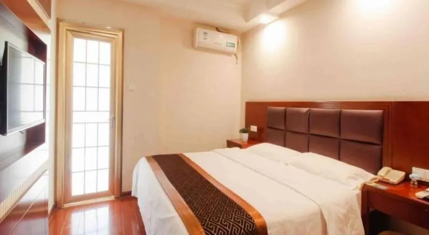 Bed in GreenTree Inn HeFei LongChuan Road South Hefei Railway Station Business Hotel