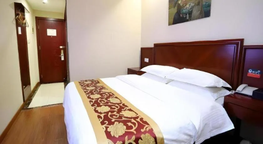 Bed in GreenTree Inn Shanghai Jiading Newtown MaLu Subway Station Business Hotel