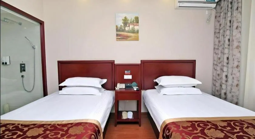 Bed in GreenTree Inn Shanghai Jiading Newtown MaLu Subway Station Business Hotel