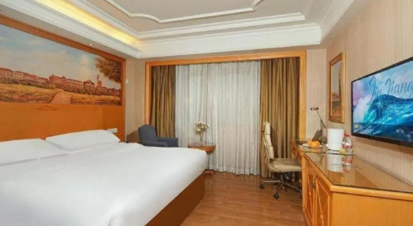 Bed in Vienna International Hotel Lhasa Potala Palace