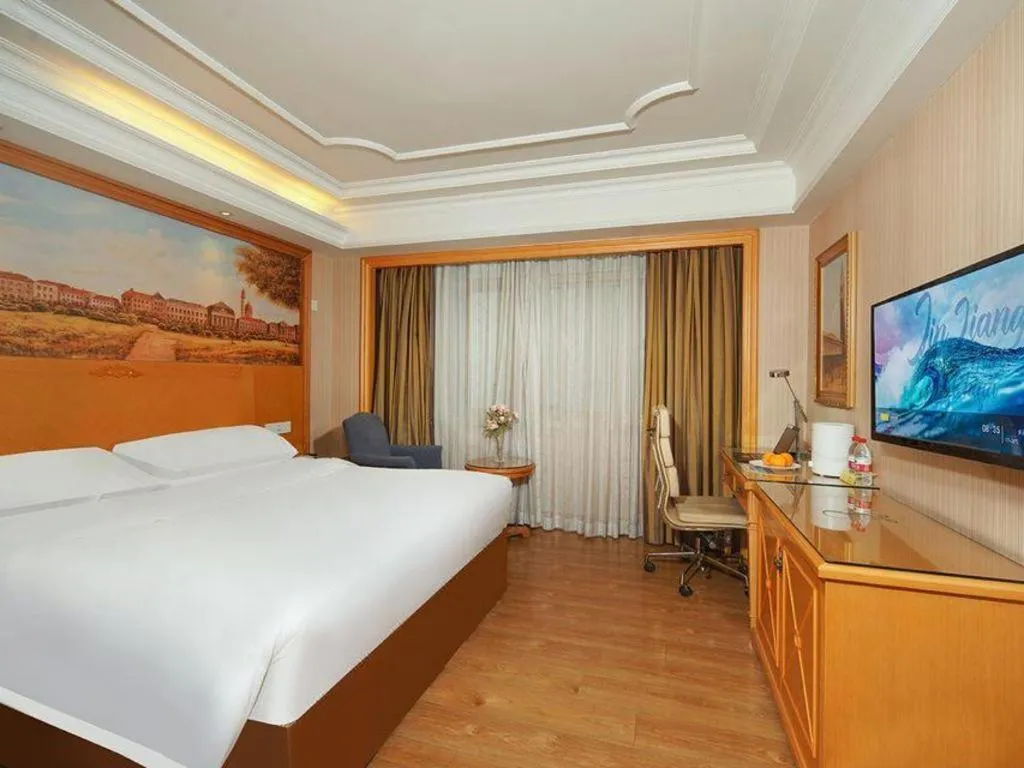 Bed in Vienna International Hotel Lhasa Potala Palace