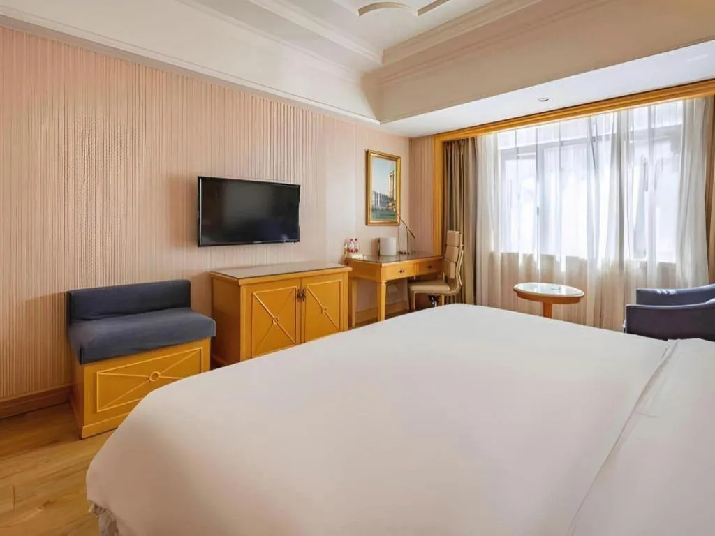 Bed in Vienna International Hotel Lhasa Potala Palace