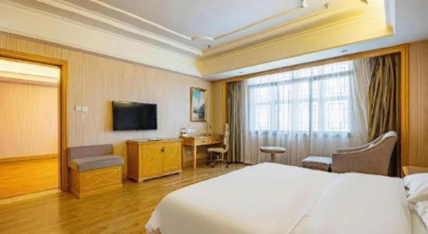 Bed in Vienna International Hotel Lhasa Potala Palace