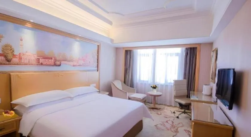 Bed in Vienna International Hotel Lhasa Potala Palace