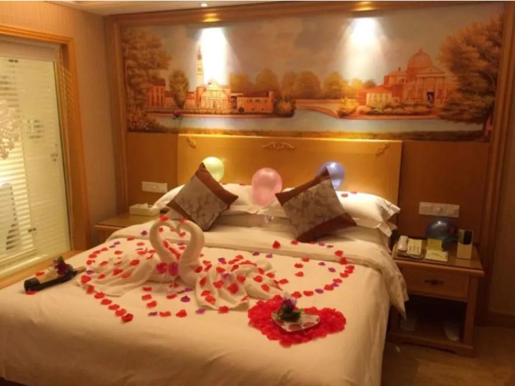 Bed in Vienna International Hotel Lhasa Potala Palace