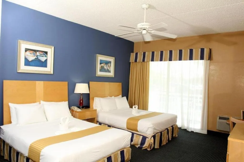 Bed in Chart House Suites and Marina