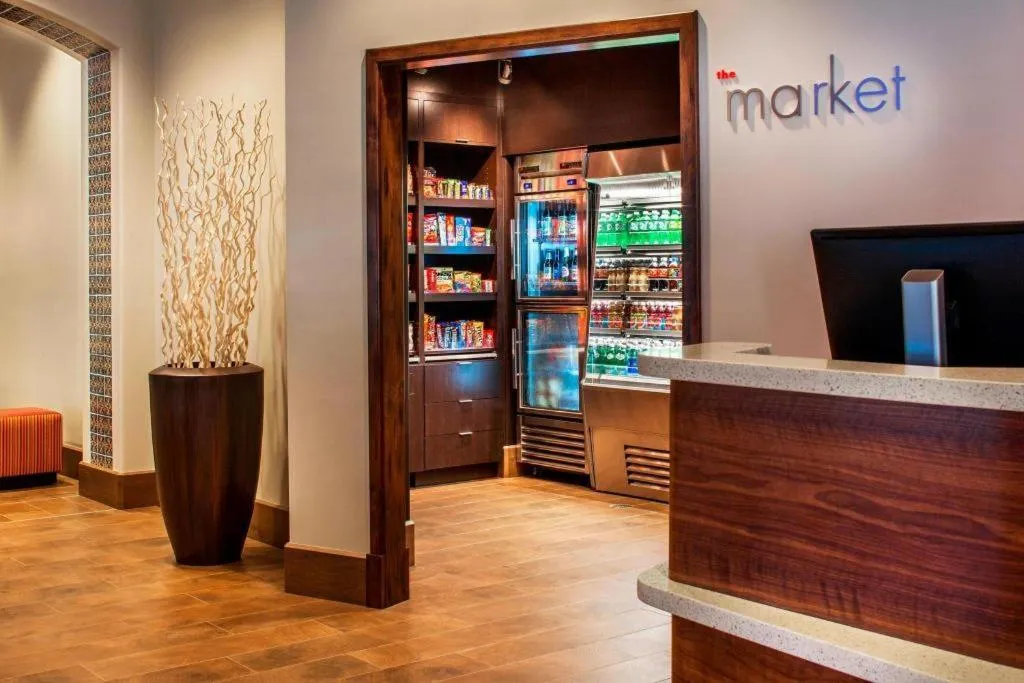 Courtyard by Marriott Anaheim Theme Park Entrance