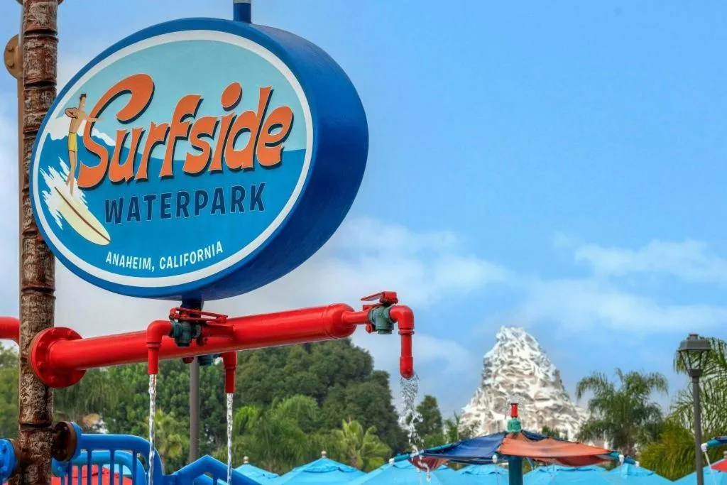 Courtyard by Marriott Anaheim Theme Park Entrance