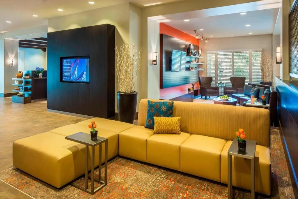 Courtyard by Marriott Anaheim Theme Park Entrance