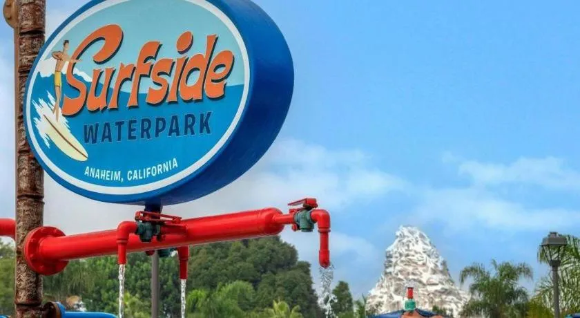 Courtyard by Marriott Anaheim Theme Park Entrance