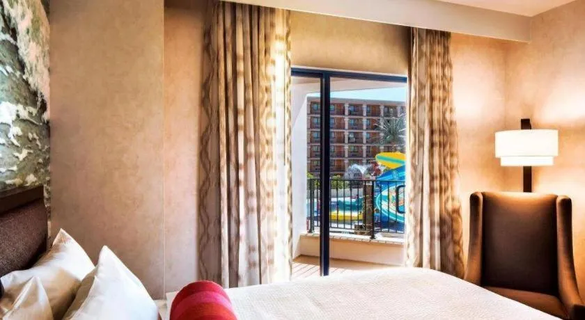 Bed in Courtyard by Marriott Anaheim Theme Park Entrance