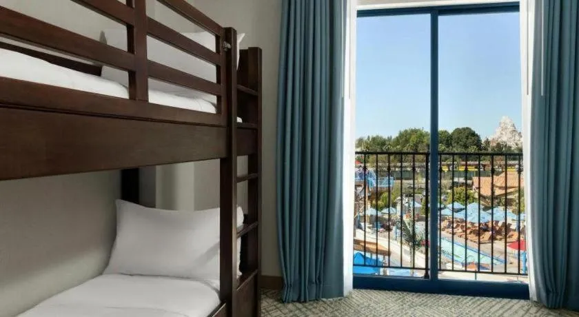 Bed in Courtyard by Marriott Anaheim Theme Park Entrance