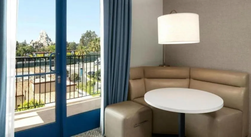 Courtyard by Marriott Anaheim Theme Park Entrance