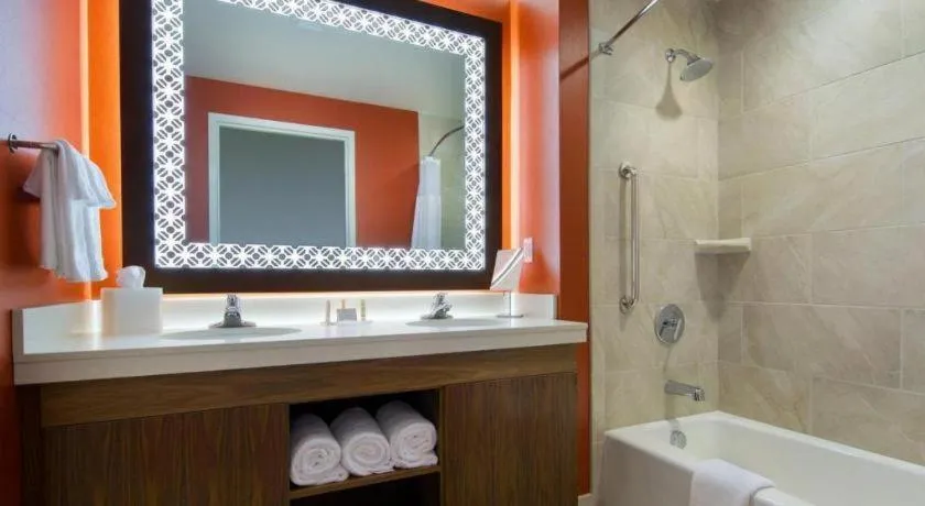 Courtyard by Marriott Anaheim Theme Park Entrance