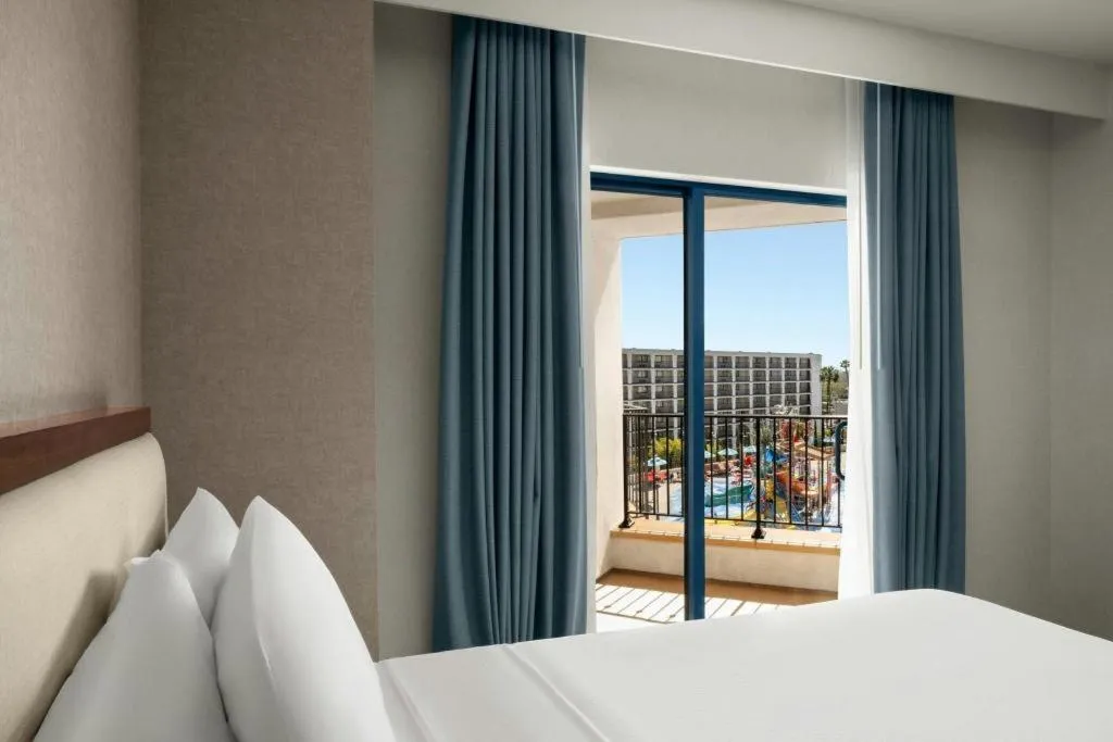 Bed in Courtyard by Marriott Anaheim Theme Park Entrance