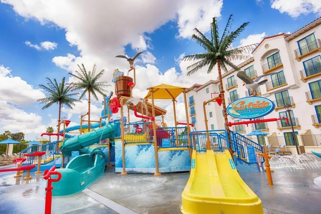 Courtyard by Marriott Anaheim Theme Park Entrance