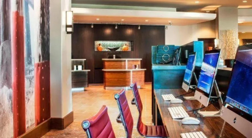 Courtyard by Marriott Anaheim Theme Park Entrance