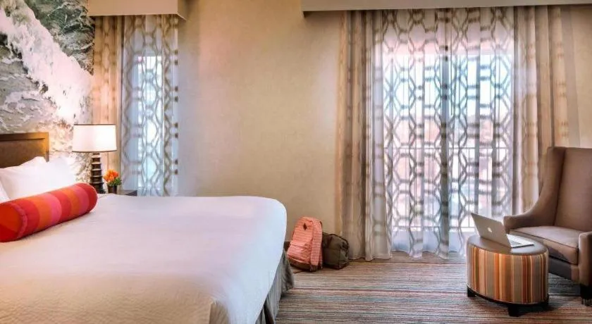 Bed in Courtyard by Marriott Anaheim Theme Park Entrance