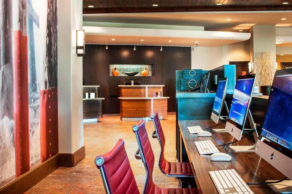 Courtyard by Marriott Anaheim Theme Park Entrance