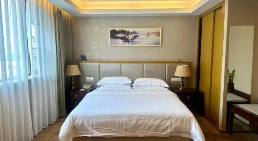 Bed in Jinjiang Metropolo Shanghai Minhang