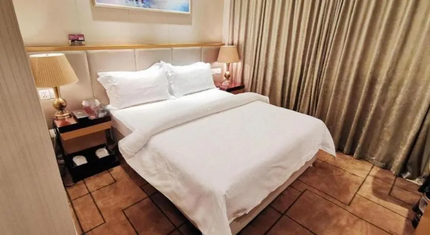 Bed in Jinjiang Metropolo Shanghai Minhang