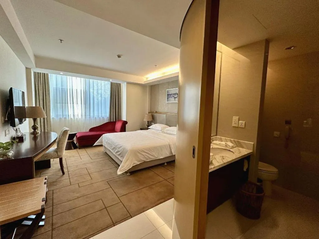 Bed in Jinjiang Metropolo Shanghai Minhang