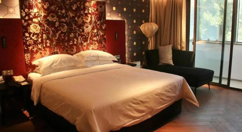 Bed in Jinjiang Metropolo Shanghai Minhang