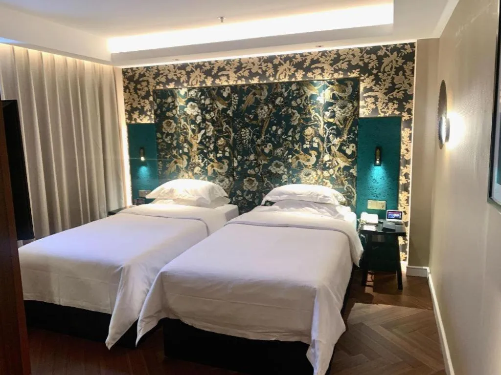 Bed in Jinjiang Metropolo Shanghai Minhang