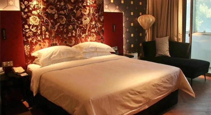 Bed in Jinjiang Metropolo Shanghai Minhang