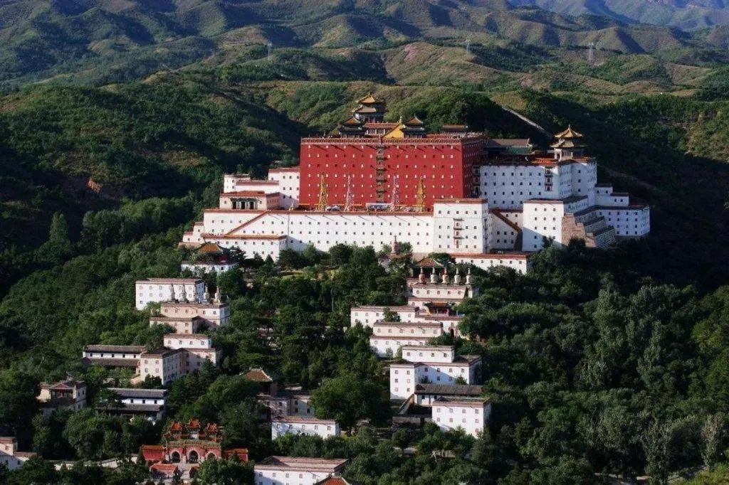 Lavande Hotel Chengde Mountain Resort Railway Station