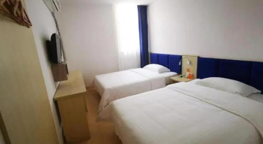 Bed in 7 Days Premium Qingdao Railway Station Zhanqiao Badaxia Plaza