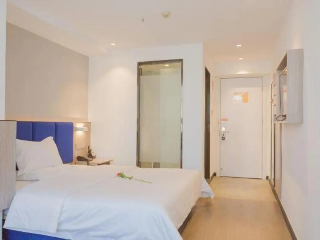 Bed in 7 Days Premium Qingdao Railway Station Zhanqiao Badaxia Plaza