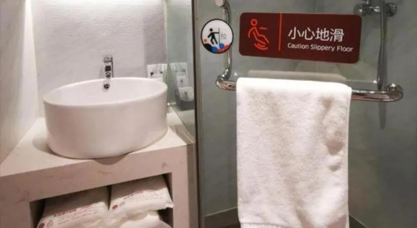 7 Days Premium Qingdao Railway Station Zhanqiao Badaxia Plaza