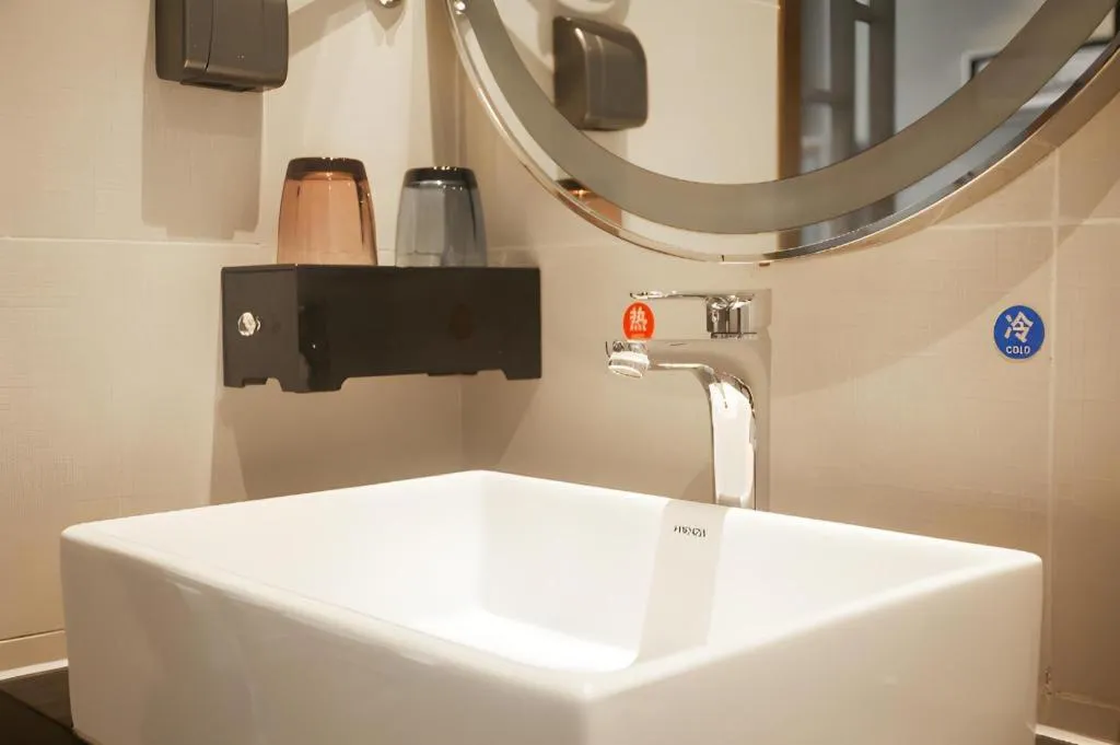 Echeng Hotel Wuhan Optics Valley Square Yangjiawan Metro Station