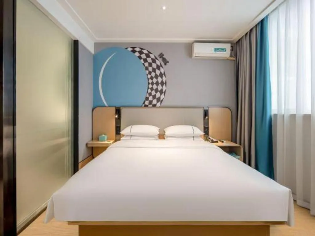 Bed in City Comfort Inn Wuzhou Municipal Square