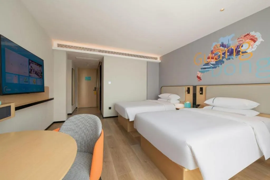 Bed in City Comfort Inn Wuzhou Municipal Square