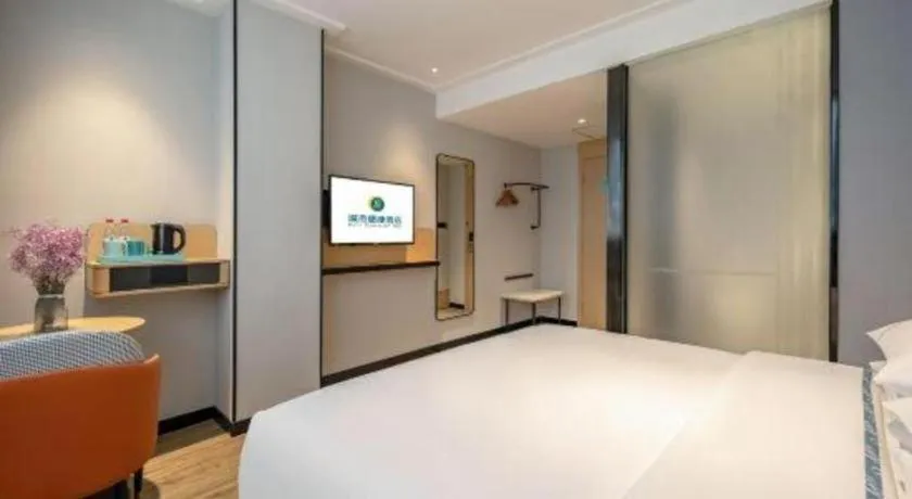 Bed in City Comfort Inn Wuzhou Municipal Square