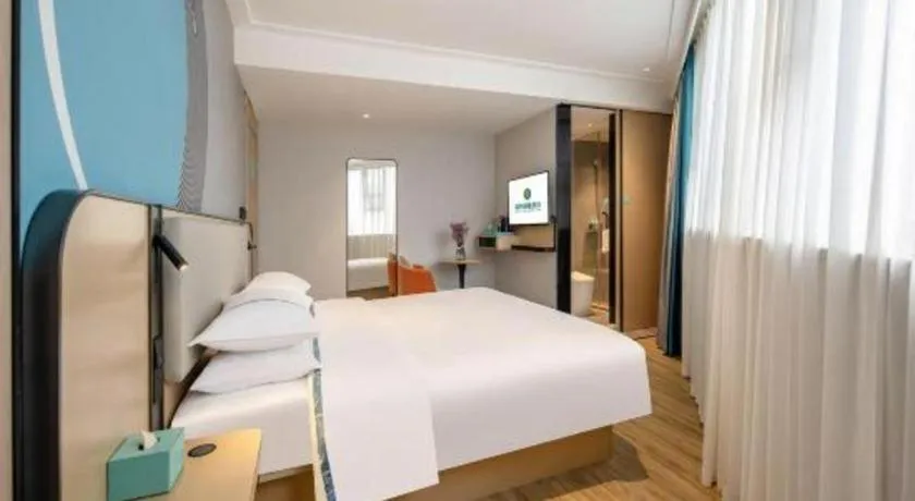 Bed in City Comfort Inn Wuzhou Municipal Square