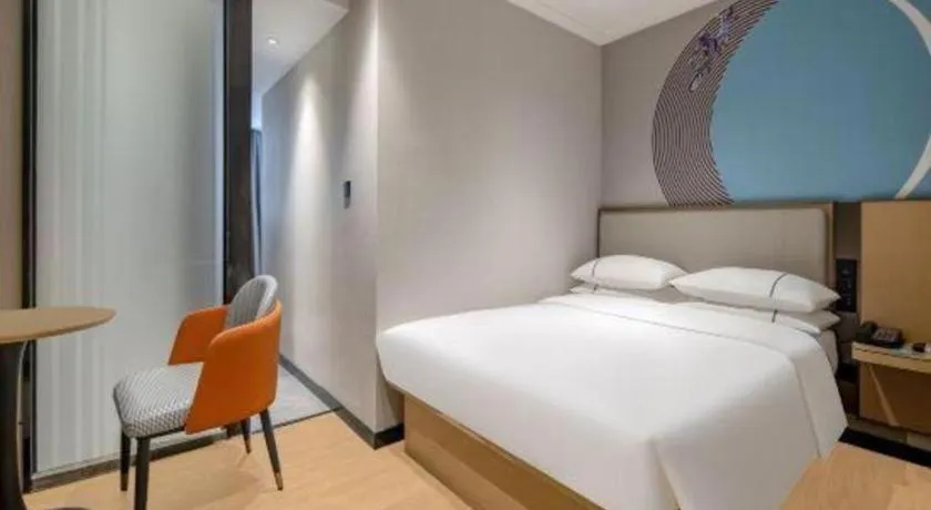 Bed in City Comfort Inn Wuzhou Municipal Square