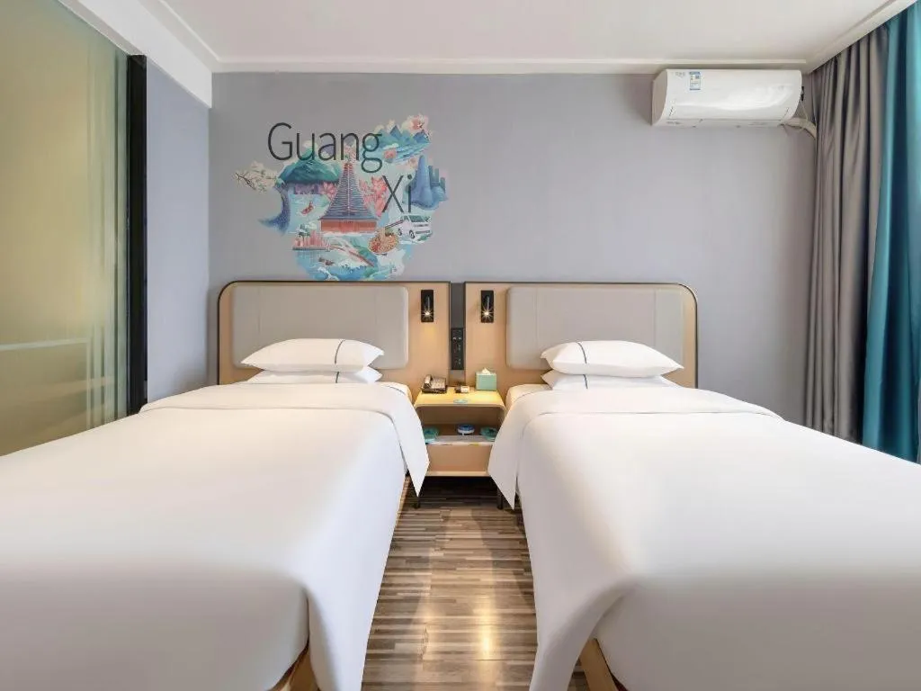 Bed in City Comfort Inn Wuzhou Municipal Square