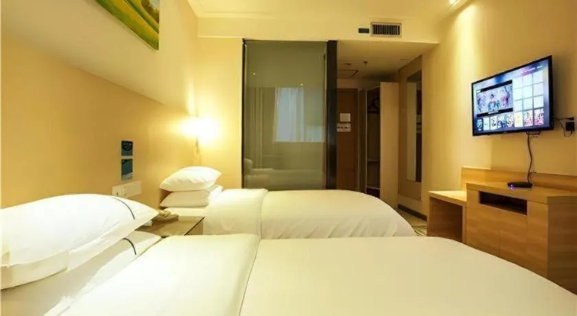 Bed in City Comfort Inn Wuzhou Municipal Square