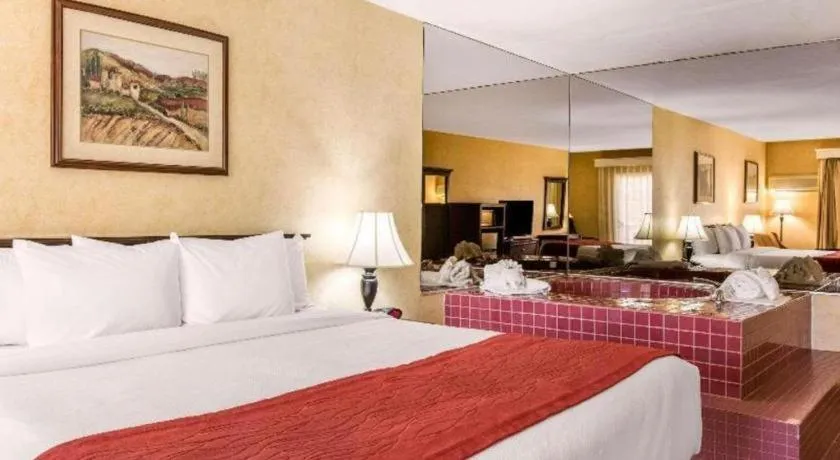 Bed in Comfort Inn Escondido San Diego North County