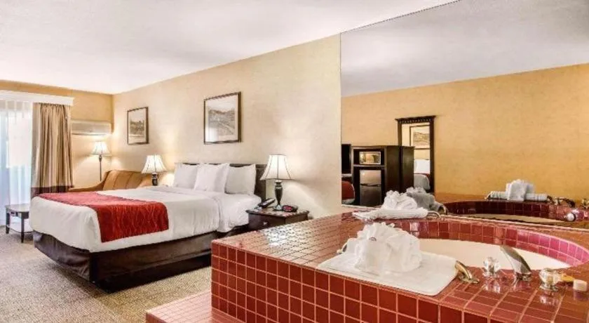 Bed in Comfort Inn Escondido San Diego North County