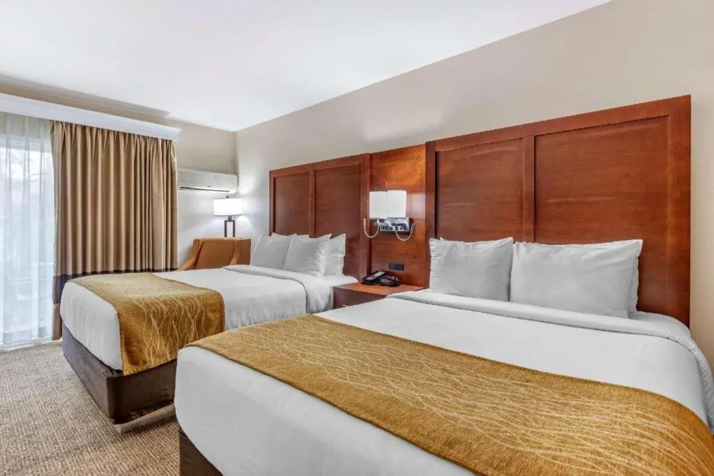 Bed in Comfort Inn Escondido San Diego North County