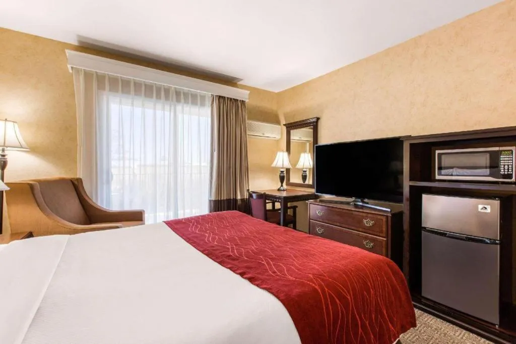 Bed in Comfort Inn Escondido San Diego North County